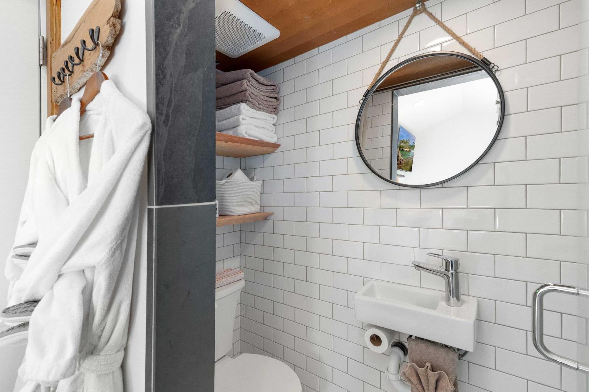Blue Moon Tiny House, Sauna,ht
